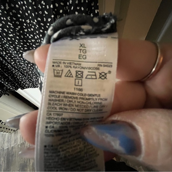 Old Navy Sleeveless Dress - Picture 5 of 5